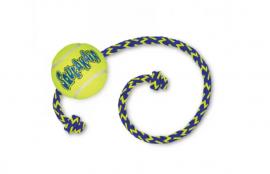 KONG SqueakAir Ball Teniszladba Kötéllel Kutyajáték M